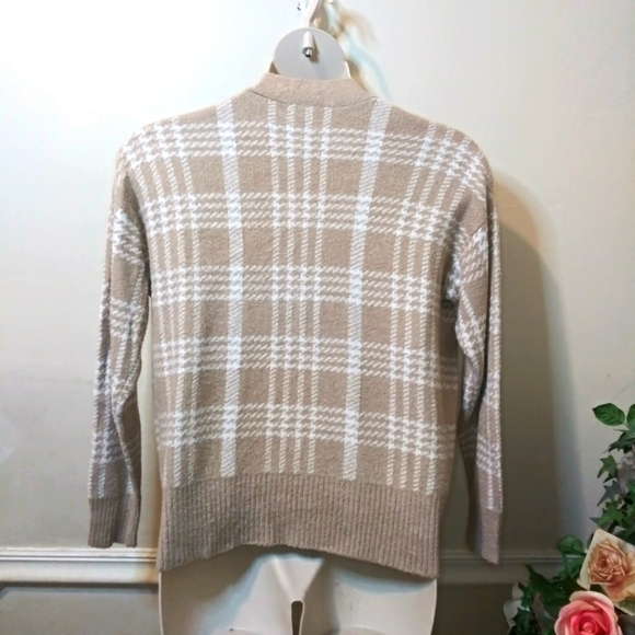 LAST CHANCE-Joie Tan & White Houndstooth Plaid Open Front Cardigan Sweater - Picture 4 of 7